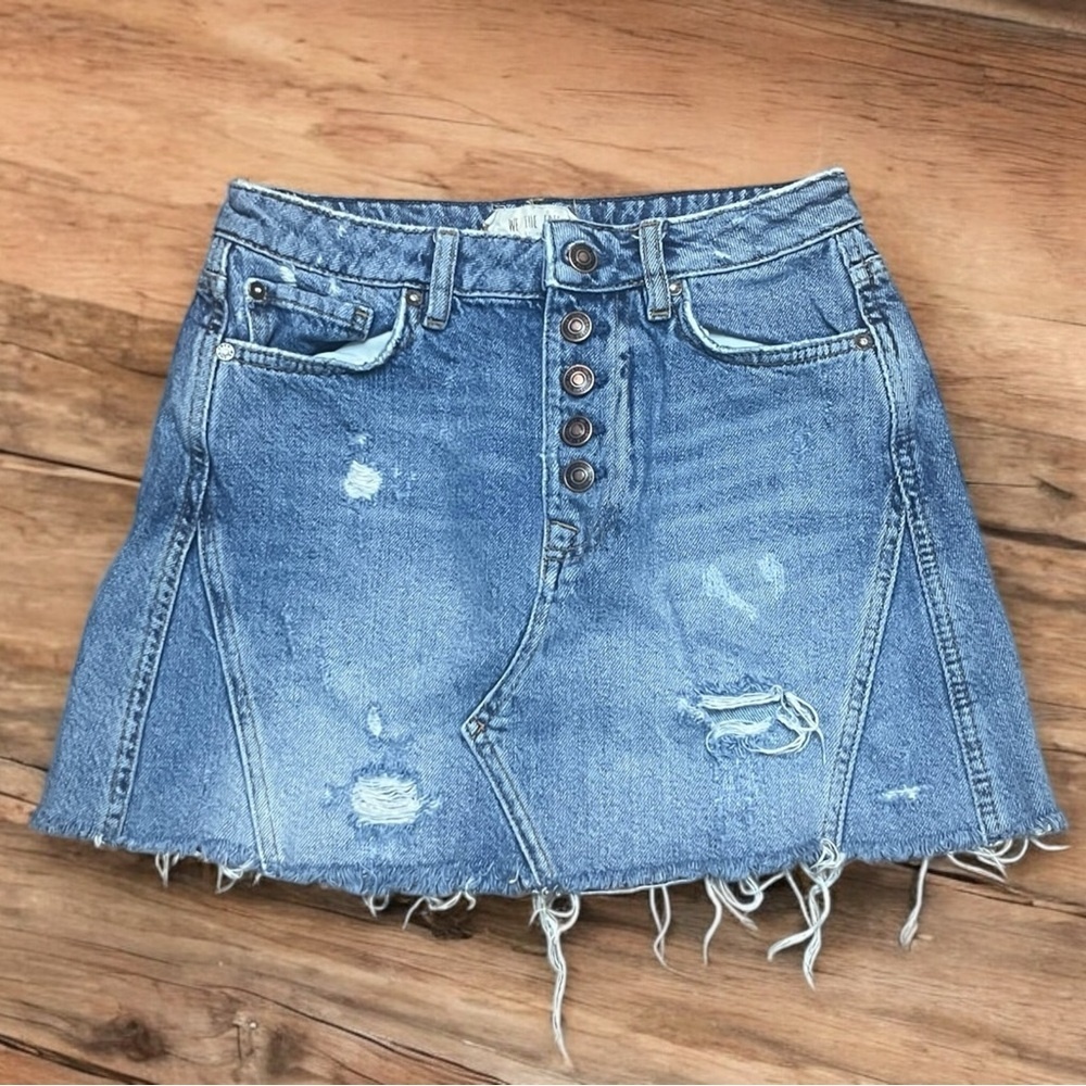 WE THE FREE Denim Skirt Sz26 Blue Distressed Mini Button Fly Raw Hem Casual Edgy